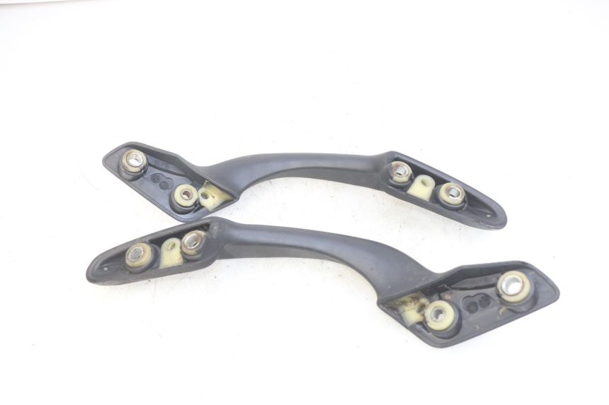 photo de REAR HANDLEBARS HONDA FES PANTHEON 2T 125 (1998 - 2002) - Fixing points details