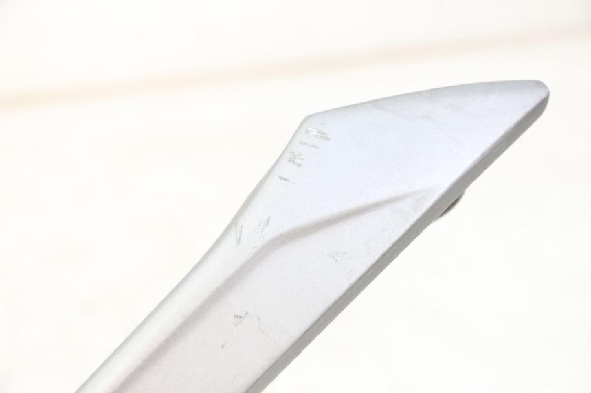 photo de LEFT GRAB RAIL  SYM JOYMAX 125 (2010 - 2017) - Zoom on usage condition