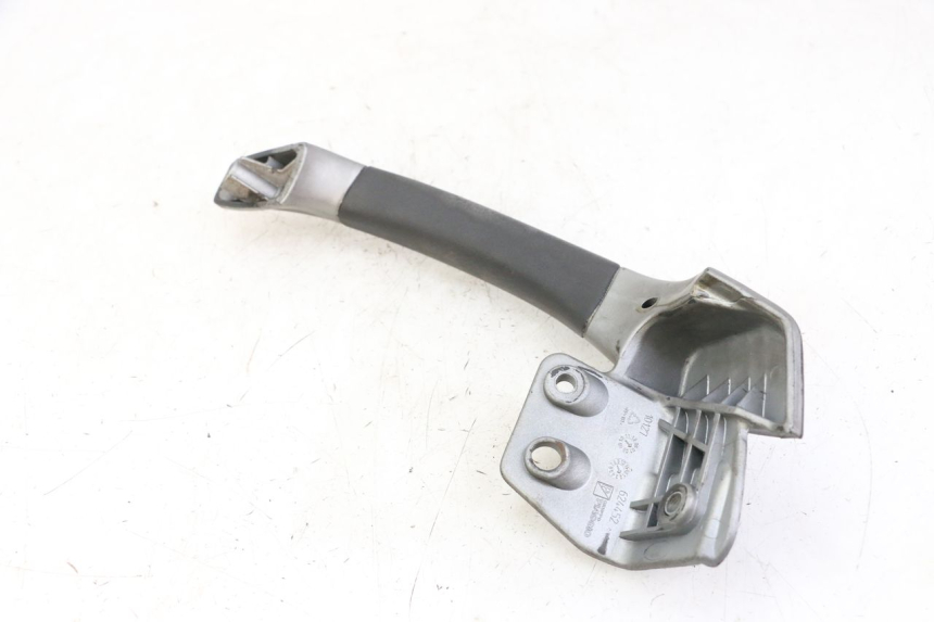 photo de LEFT GRAB RAIL  PIAGGIO MP3 125 (2006 - 2014) - Alternative perspective