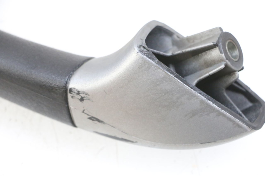 photo de LEFT GRAB RAIL  PIAGGIO MP3 125 (2006 - 2014) - Fixing points details