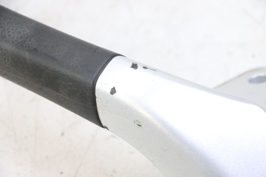 photo de LEFT GRAB RAIL  PIAGGIO MP3 LT 400 (2007 - 2012) - Fixing points details