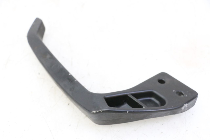 photo de LEFT GRAB RAIL  MAG POWER R-STREET 50 (2016 - 2025) - Zoom on usage condition