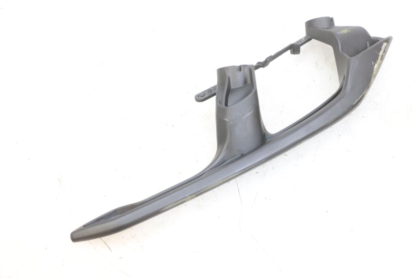 photo de LEFT GRAB RAIL  YAMAHA TRICITY 300 (2020 - 2024) - Fixing points details