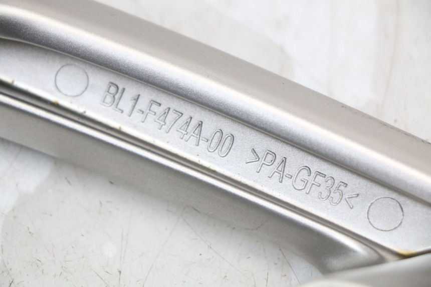 photo de LEFT REAR HANDLEBAR YAMAHA XMAX X-MAX ABS 125 (2017 - 2020) - Surface and material condition