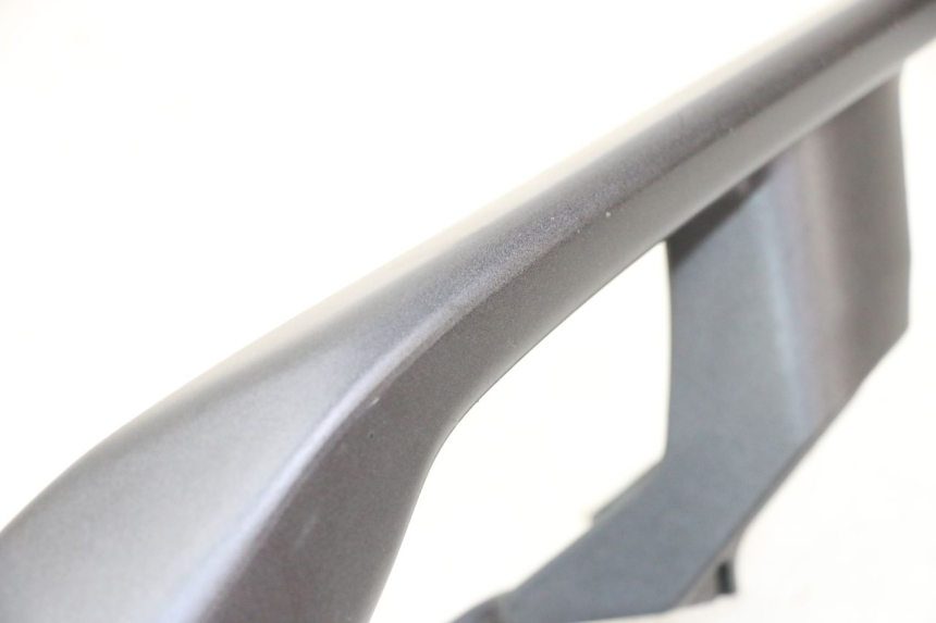 photo de LEFT GRAB RAIL  YAMAHA XMAX X-MAX 125 (2021 - 2025) - Zoom on usage condition