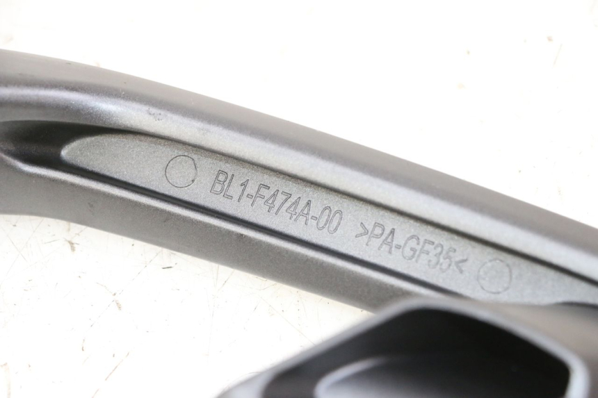 photo de LEFT GRAB RAIL  YAMAHA XMAX X-MAX 125 (2021 - 2025) - Technical close-up