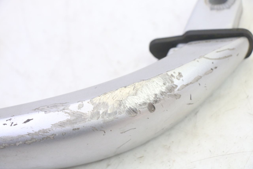 photo de LEFT REAR HANDLEBAR YAMAHA X-MAX XMAX 250 (2006 - 2009) - Zoom on usage condition