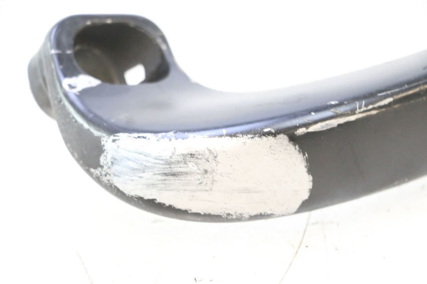 photo de LEFT GRAB RAIL  YAMAHA XP T-MAX ABS 500 (2005 - 2005) - Alternative perspective