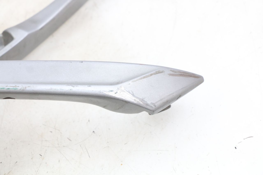 photo de REAR HANDLEBARS SYM GTS EFI 125 (2012 - 2016) - Zoom on usage condition