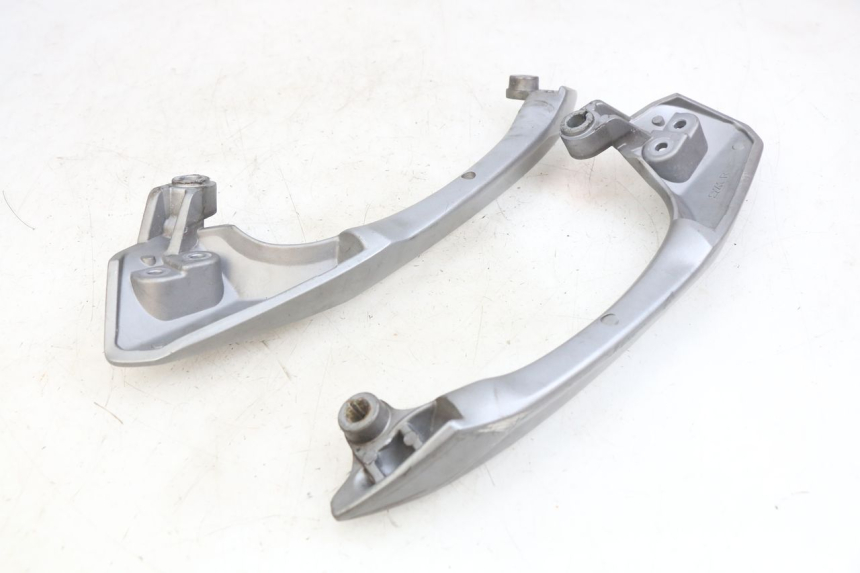 photo de REAR HANDLEBARS SYM GTS EFI 125 (2012 - 2016) - Alternative perspective