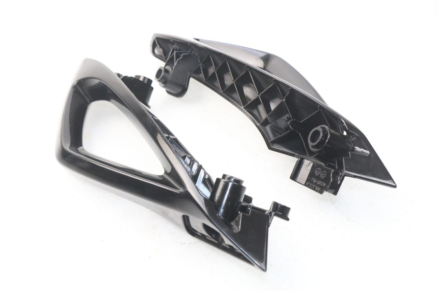 photo de GRAB RAIL  PEUGEOT METROPOLIS 400 (2017 - 2020) - Alternative perspective