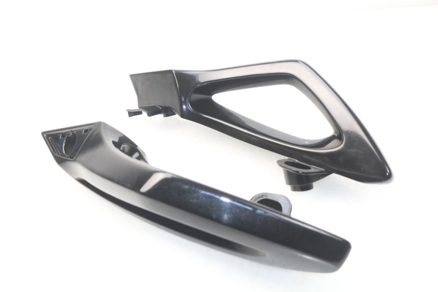 photo de GRAB RAIL  PEUGEOT METROPOLIS 400 (2017 - 2020) - Technical close-up