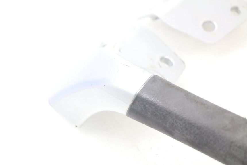 photo de GRAB RAIL  PIAGGIO MP3 LT 300 (2010 - 2016) - Fixing points details