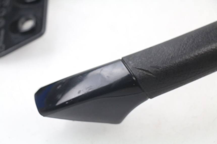 photo de REAR HANDLEBARS PIAGGIO MP3 LT 400 (2007 - 2012) - Alternative perspective