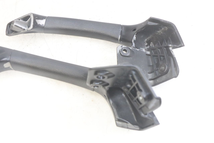 photo de REAR HANDLEBARS PIAGGIO MP3 LT 400 (2007 - 2012) - Component detail