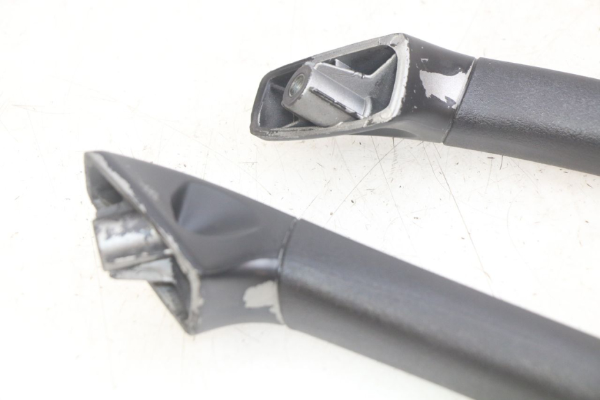 photo de REAR HANDLEBARS PIAGGIO MP3 LT 400 (2007 - 2012) - Zoom on usage condition