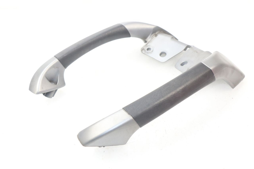 photo de REAR HANDLEBARS PIAGGIO MP3 125 (2006 - 2014) - Zoom on usage condition