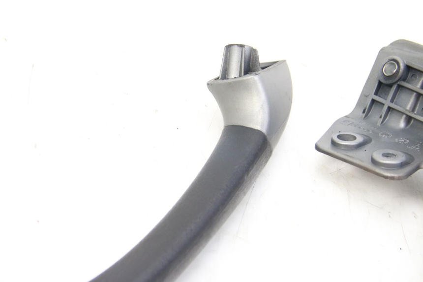 photo de REAR HANDLEBARS PIAGGIO MP3 125 (2006 - 2014) - Zoom on usage condition