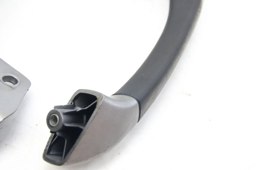photo de REAR HANDLEBARS PIAGGIO MP3 125 (2006 - 2014) - Alternative perspective