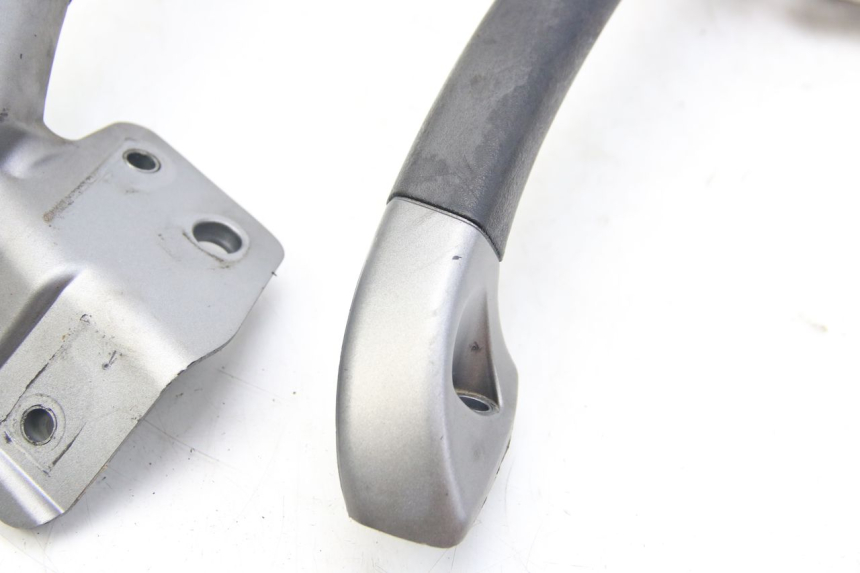 photo de REAR HANDLEBARS PIAGGIO MP3 125 (2006 - 2014) - Fixing points details