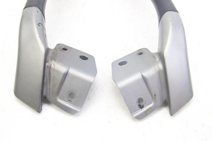 photo de REAR HANDLEBARS PIAGGIO MP3 125 (2006 - 2014) - Surface and material condition