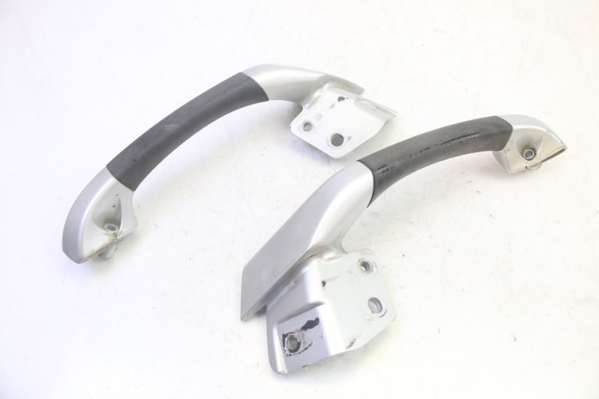 photo de GRAB RAIL PIAGGIO MP3 RL 250 (2006 - 2010) - Zoom on usage condition