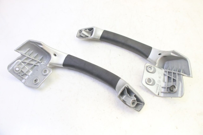 photo de GRAB RAIL PIAGGIO MP3 RL 250 (2006 - 2010) - Technical close-up