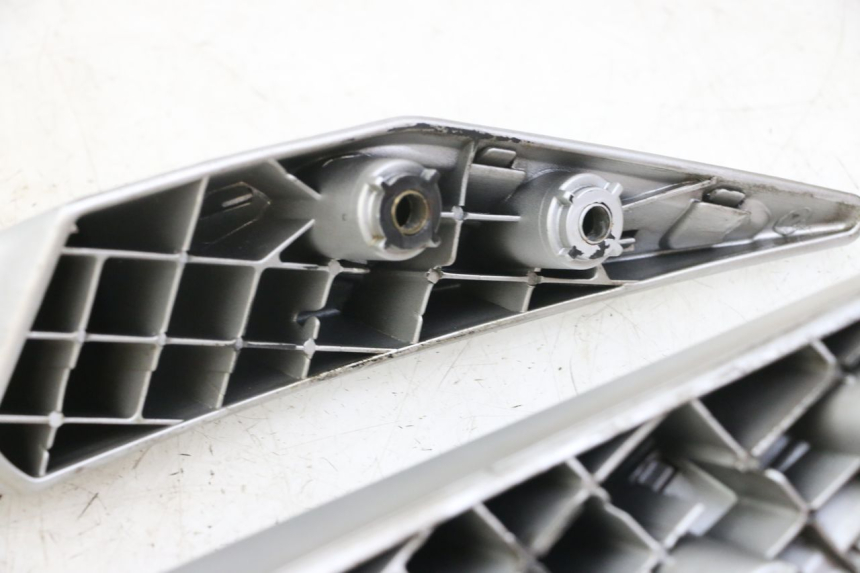 photo de REAR HANDLEBARS PEUGEOT SATELIS 125 (2010 - 2012) - Technical close-up