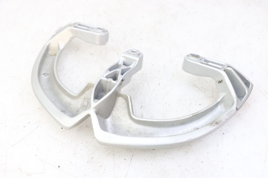 photo de GRAB RAIL  PEUGEOT VIVACITY 125 (2010 - 2017) - Fixing points details