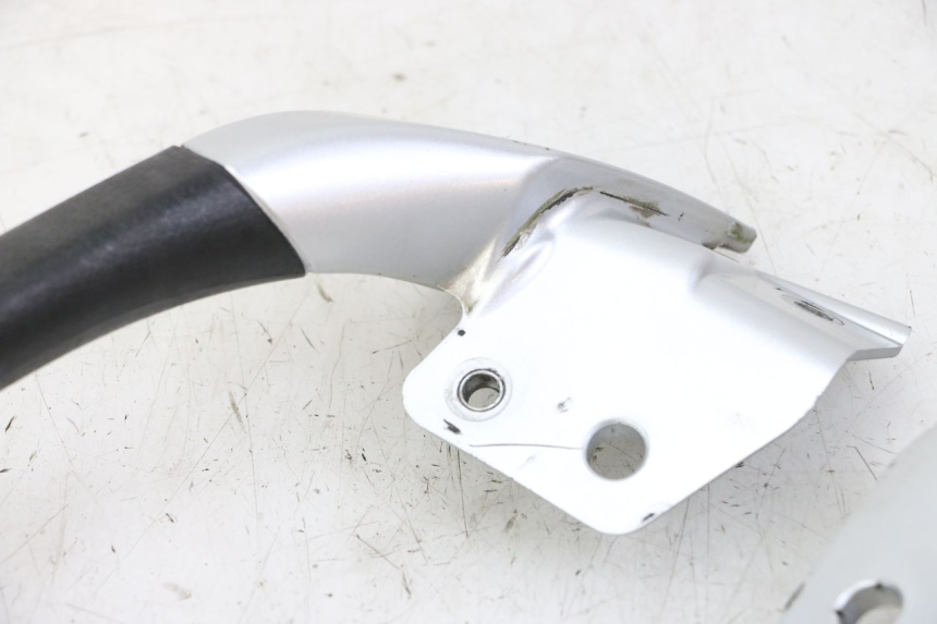 photo de REAR HANDLEBARS PIAGGIO MP3 LT 400 (2007 - 2012) - Component zoom