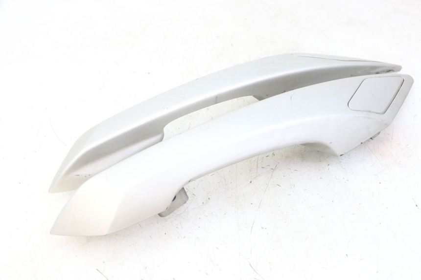 photo de GRAB RAIL PEUGEOT SATELIS 125 (2013 - 2018) - Fixing points details