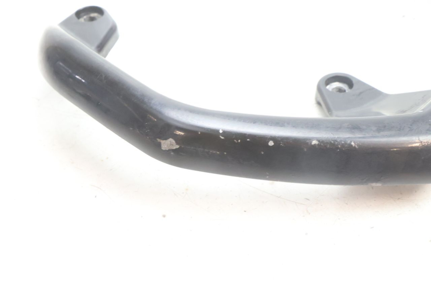 photo de GRAB RAIL PEUGEOT STREETZONE NAKED 2T 50 (2014 - 2018) - Zoom on usage condition