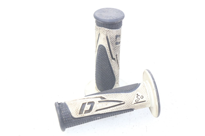 photo de HANDLEBAR GRIP MBK BOOSTER SPIRIT NAKED 50 (2004 - 2017) - Alternative perspective