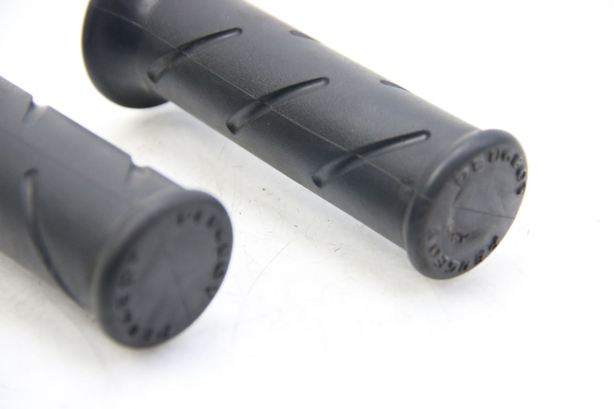 photo de HANDLEBAR GRIP PEUGEOT E-VIVACITY 1 (2012 - 2018) - Alternative perspective