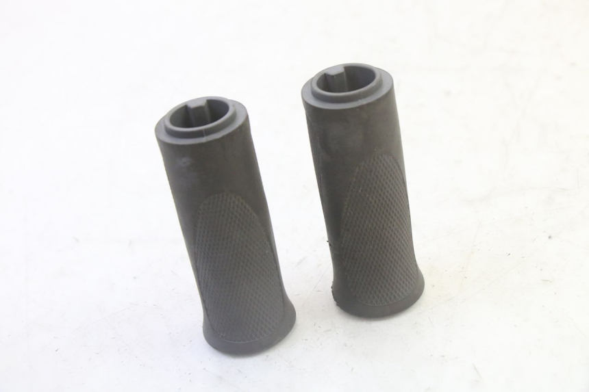 photo de HANDLEBAR GRIP SEGWAY NINEBOT F65I 1 - Zoom on usage condition