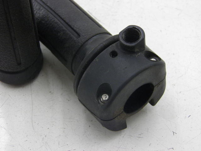 photo de HANDLEBAR GRIP HONDA FES PANTHEON 125 (2003 - 2007) - Main view