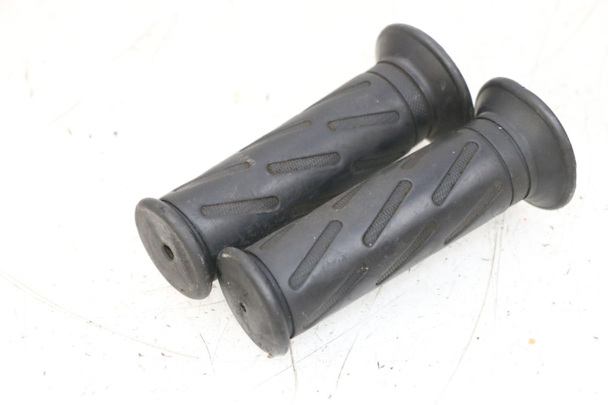 photo de HANDLEBAR GRIP PEUGEOT KISBEE 4T 50 (2018 - 2022) - Main view