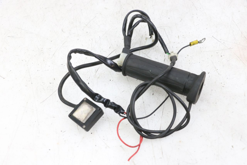 photo de HANDLEBAR GRIP PIAGGIO MP3 LT 400 (2007 - 2012) - Zoom on usage condition