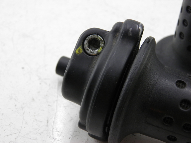 photo de HANDLEBAR GRIP PIAGGIO MP3 RL 125 (2006 - 2014) - Alternative perspective