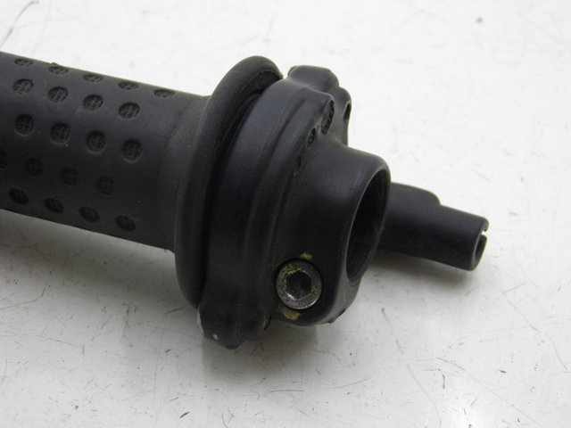 photo de HANDLEBAR GRIP PIAGGIO X8 125 (2004 - 2007) - Component detail