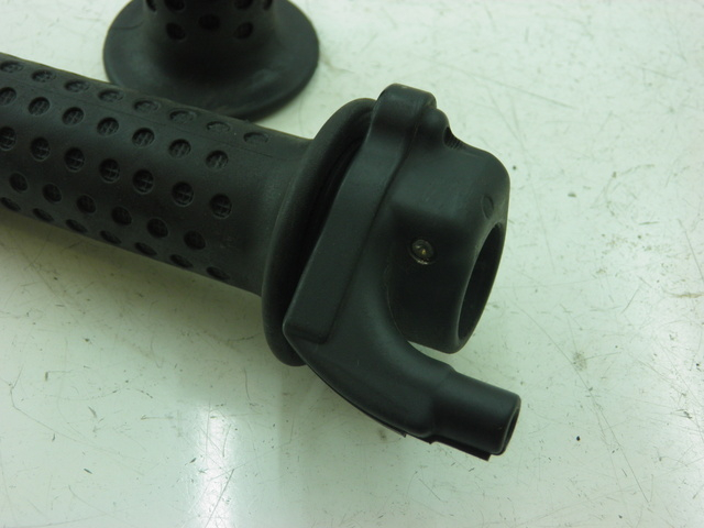 photo de HANDLEBAR GRIP PIAGGIO XEVO - X EVO 125 (2010 - 2015) - Zoom on usage condition