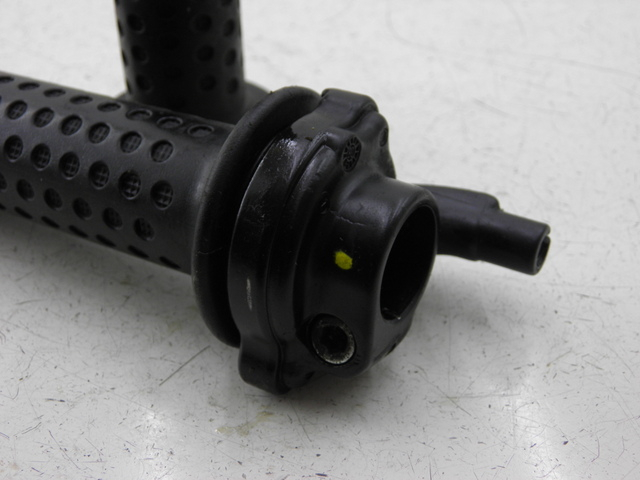 photo de HANDLEBAR GRIP PIAGGIO XEVO - X EVO 125 (2007 - 2017) - Component detail