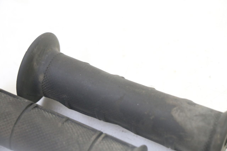photo de HANDLEBAR GRIP YAMAHA YFM R RAPTOR 250 (2008 - 2014) - Alternative perspective