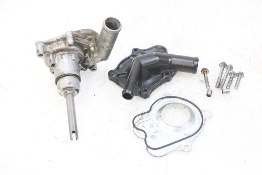 photo de WATER PUMP HONDA CB R 1000 (2018 - 2023) - Technical close-up