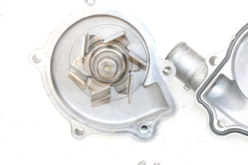 photo de WATER PUMP YAMAHA FJR ABS 1300 (2006 - 2012) - Fixing points details