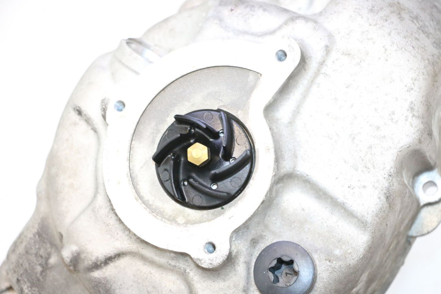 photo de WATER PUMP PIAGGIO MP3 LT 300 (2010 - 2016) - High-resolution close-up