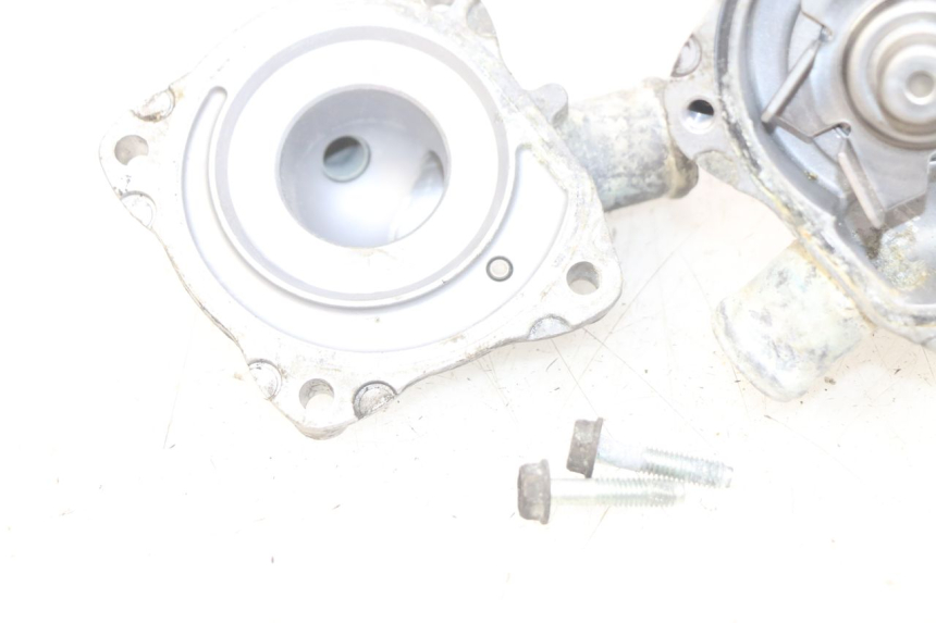 photo de WATER PUMP HONDA VFR FI RC46 800 (1998 - 2001) - Fixing points details
