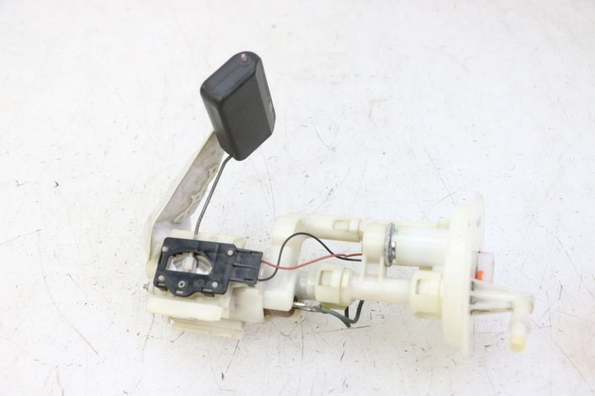 photo de FUEL PUMP SUZUKI BURGMAN 125 (2007 - 2014) - Zoom on usage condition