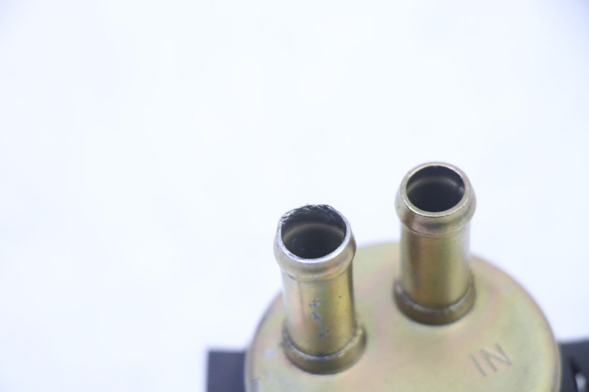 photo de FUEL PUMP HONDA CBR RR FIREBLADE 900 (1992 - 1994) - Fixing points details