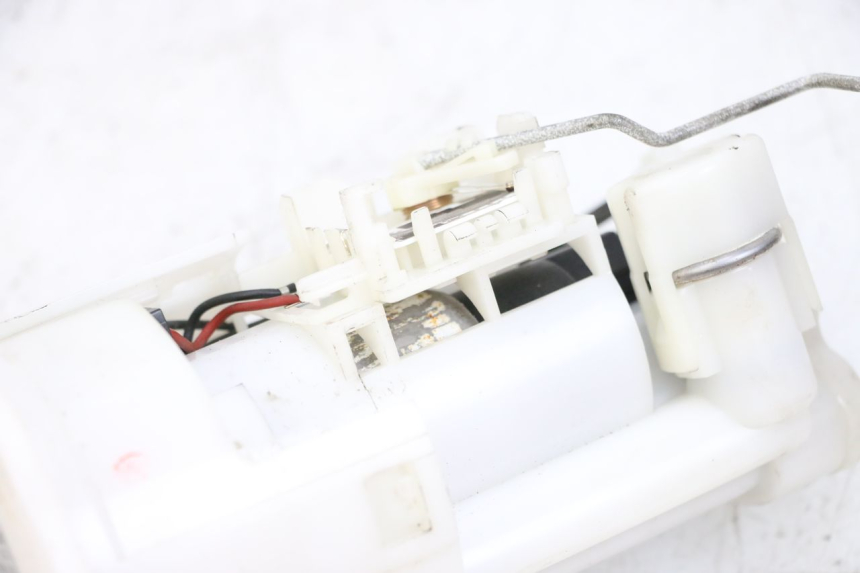 photo de FUEL PUMP YAMAHA FJR ABS 1300 (2006 - 2012) - Alternative perspective